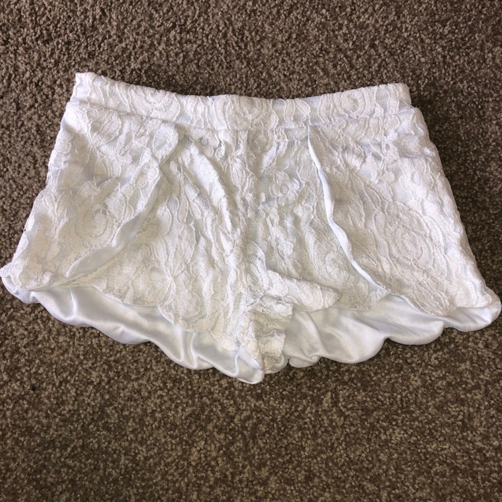 white lace shorts